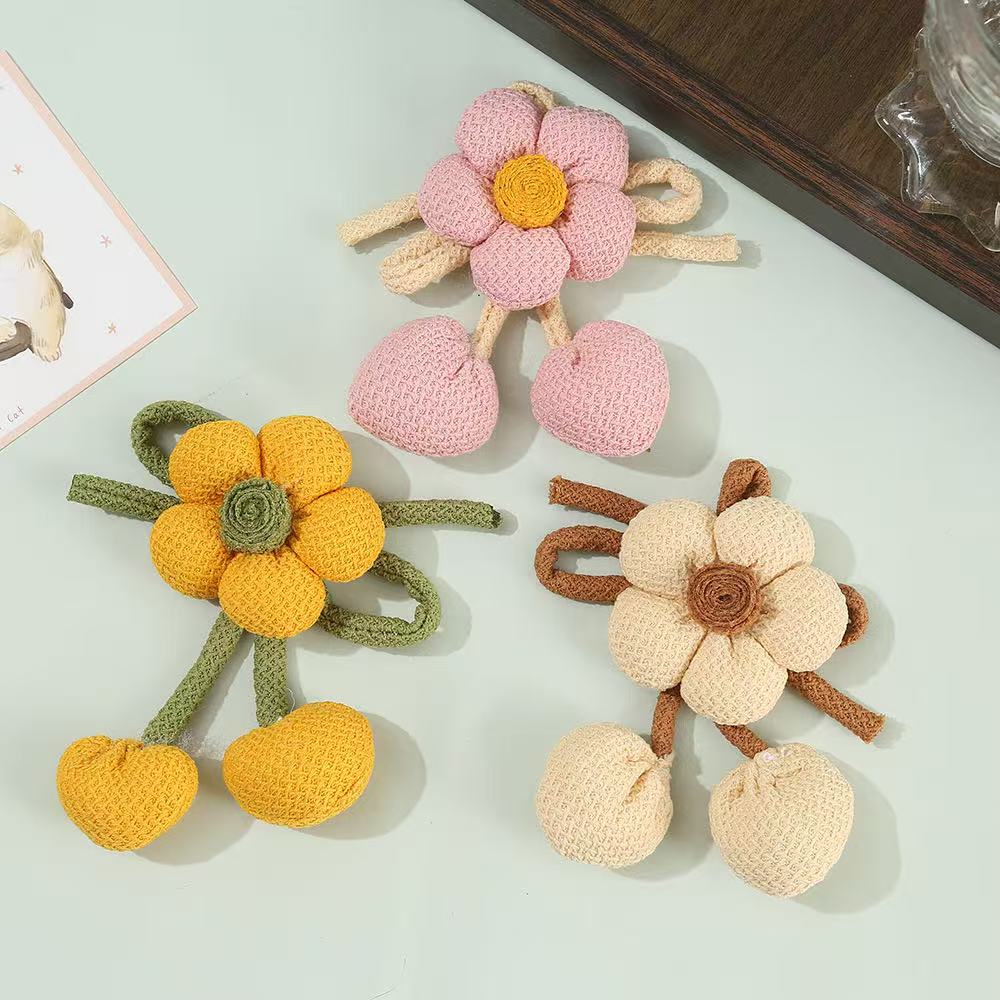 C-10 Crochet Flower Heart Keychain (just flower chain