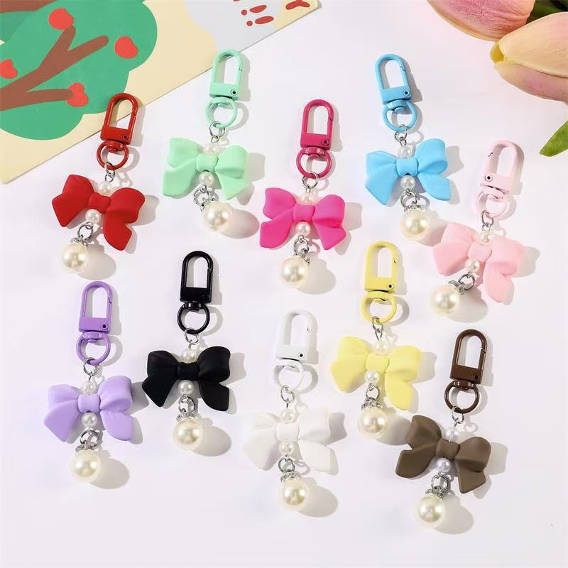 C-17 Frosty Bow tie Pearl Keychain